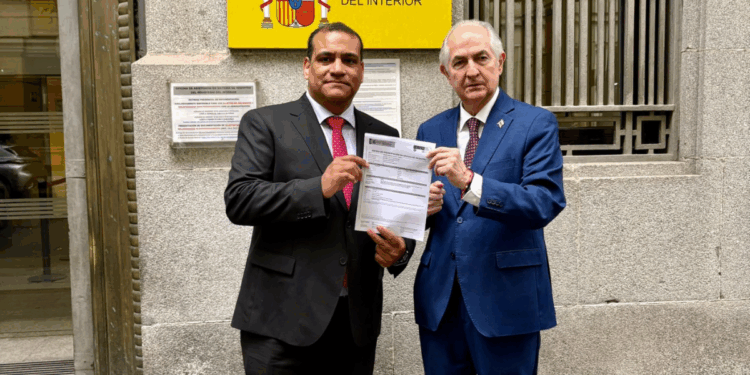 Opositores denuncian a Diosdado Cabello en España y piden protección al Gobierno