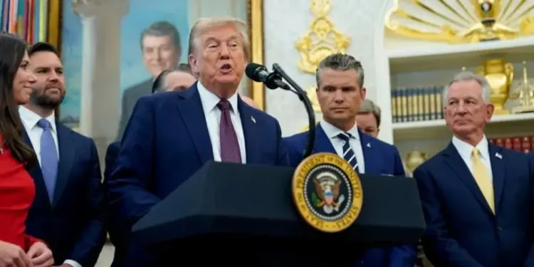 Trump desmiente envío de bombarderos B-1 cerca de Venezuela: “Es falso”