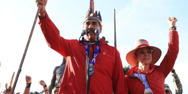 «Extremistas y fascistas desestabilizan la economía», según Maduro