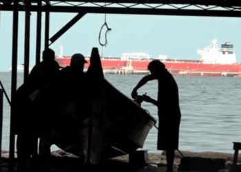 “Mi esposa me dice que busque otro trabajo”: Pescadores temen ante los ataques a EE.UU.