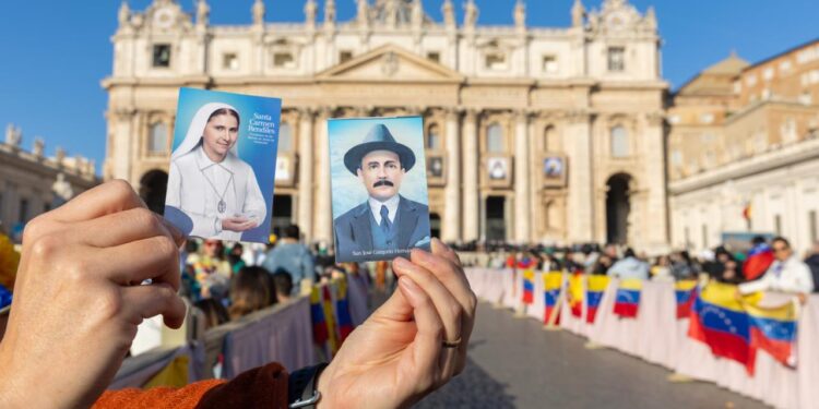 El papa canoniza a José Gregorio Hernández y Carmen Rendiles, primeros santos venezolanos
