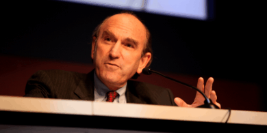 Antiguo asesor de Trump afirma que EEUU no planea invadir Venezuela: “Es una operación psicológica”