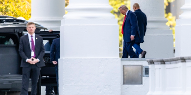 Trump niega que esté contemplando ataques en Venezuela