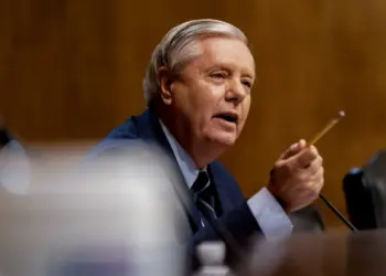 Trump evalúa posibles ataques por tierra en Venezuela y Colombia, según senador Graham