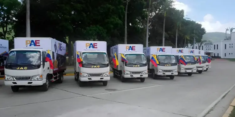 Gobierno anuncia incorporación de 100 camiones para fortalecer el Programa de Alimentación Escolar