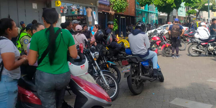 Autoridades desalojan a vendedores informales del Bulevar de Sabana Grande en Caracas