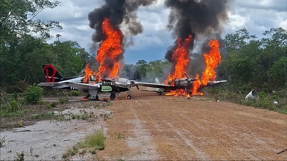 Fuerza Armada de Venezuela destruye dos aviones supuestamente vinculados al narcotráfico