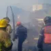 Incendio consume cinco viviendas en La Dolorita, en Petare