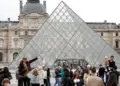 Museo de Louvre permanecerá cerrado este lunes tras el robo de joyas valiosas