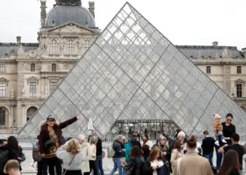 Museo de Louvre permanecerá cerrado este lunes tras el robo de joyas valiosas