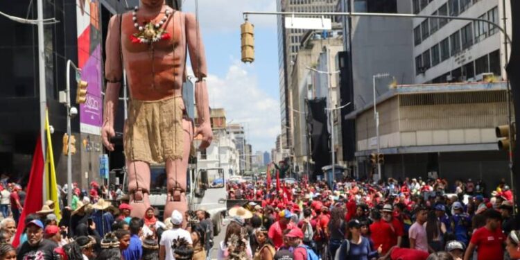 Miles de venezolanos conmemoraron el Día de la Resistencia Indígena en una marcha en Caracas