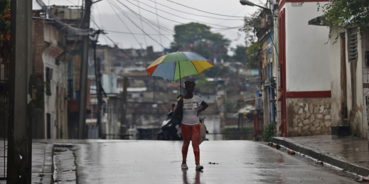 El huracán Melissa se debilita sobre Cuba, pero sigue siendo un peligroso categoría 3