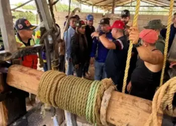 Siguen buscando a los 14 mineros atrapados en El Callao tras inundación