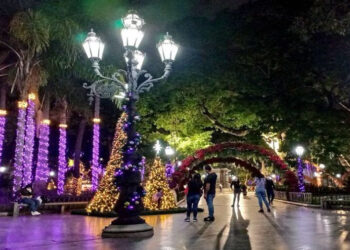 Caracas inaugura la Navidad con gran encendido en Plaza Bolívar
