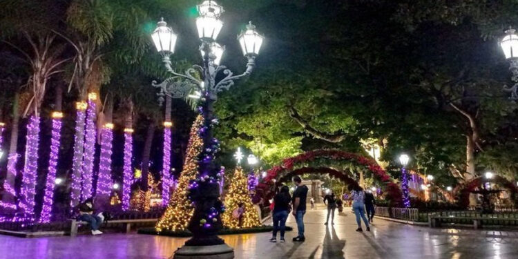 Caracas inaugura la Navidad con gran encendido en Plaza Bolívar