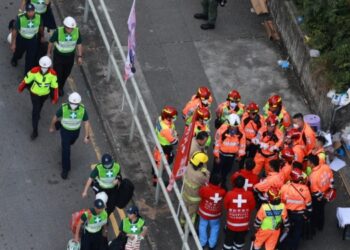 Aumentan a 128 muertos y registran unos 200 desaparecidas por la tragedia en Hong Kong