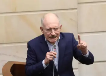 Coche bomba y ataque armado a senador: Dos atentados simultáneos sacuden Colombia