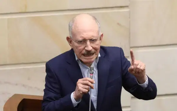 Coche bomba y ataque armado a senador: Dos atentados simultáneos sacuden Colombia