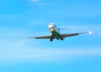 Venezuela amenaza con suspender derechos de tráfico aéreo a aerolíneas que no retomen vuelos en 48 horas