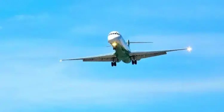 Venezuela amenaza con suspender derechos de tráfico aéreo a aerolíneas que no retomen vuelos en 48 horas