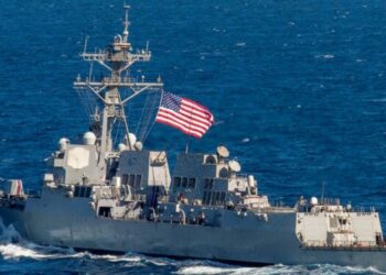El destructor estadounidense USS Jason Dunham regresa a su puerto base tras 91 días de despliegue en el Caribe