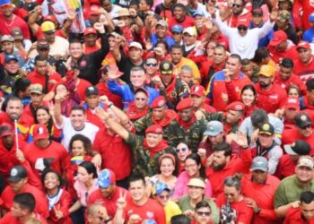 Chavismo juramenta grupos de calle para defender cada «centímetro» de Venezuela