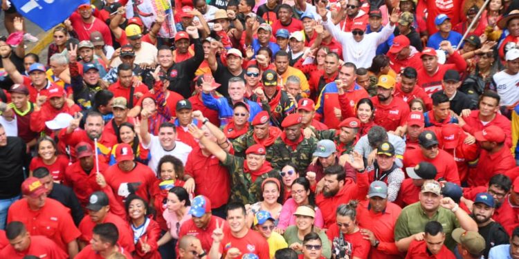 Chavismo juramenta grupos de calle para defender cada «centímetro» de Venezuela