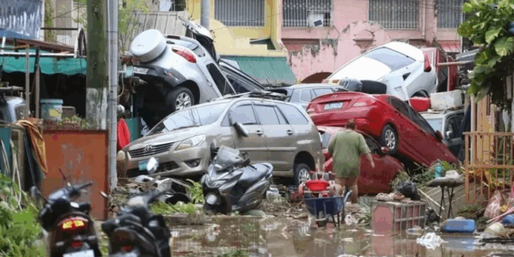 Tifón deja 114 muertos y más de un centenar de desaparecidos en Filipinas