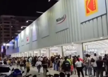 Largas colas y aglomeraciones marcan el inicio del Black Friday en Venezuela