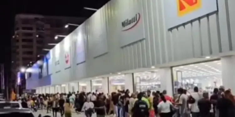 Largas colas y aglomeraciones marcan el inicio del Black Friday en Venezuela