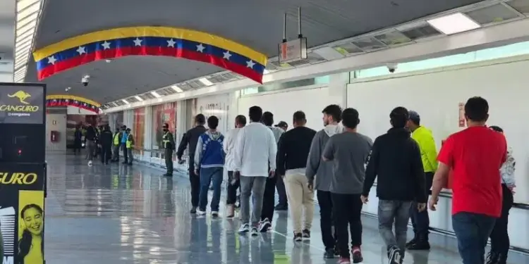 Maduro ordena activar un plan especial de vuelos para repatriar a venezolanos varados
