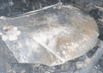 Un incendio quema 11 vehículos en un edificio de Santa Mónica