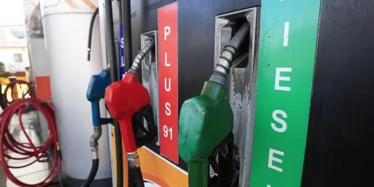 Nuevo cronograma de distribución de gasolina subsidiada inicia este lunes en Venezuela