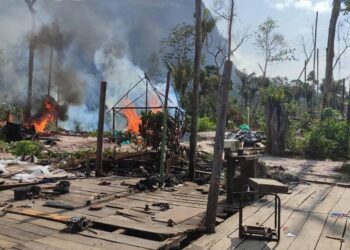 La Fuerza Armada de Venezuela destruye materiales de minería ilegal en el sur del país