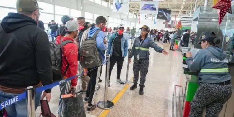 259 migrantes regresan a Venezuela en vuelo procedente de México