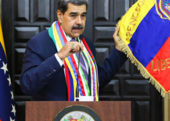 Maduro dice que seguirá el comercio de crudo y tacha de «guerrerista» declaración de Trump