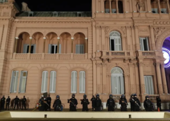 Encuentran muerto a soldado en residencia presidencial de Javier Milei en Argentina