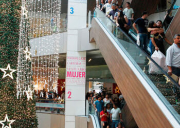 Centros comerciales extienden sus horarios al público por temporada navideña