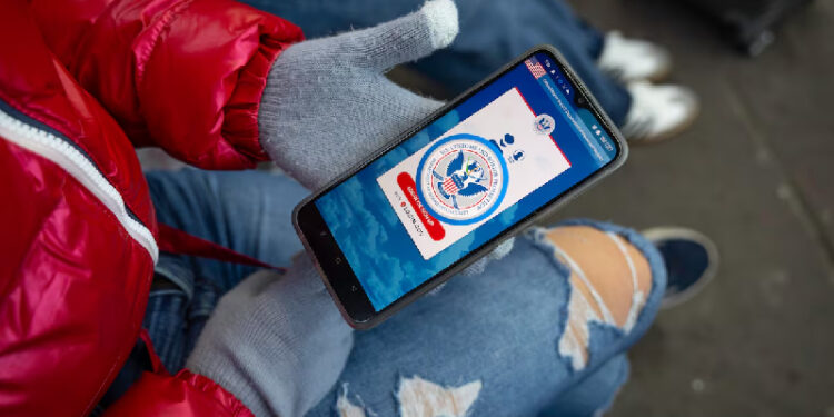 USA aumenta a USD 3.000 los incentivos para que migrantes ilegales se autodeporten antes de fin de año