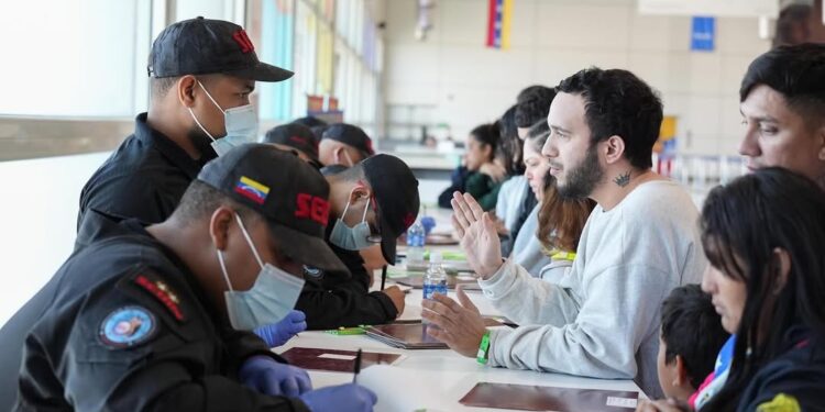 Llegan 218 venezolanos repatriados en un vuelo proveniente de EEUU