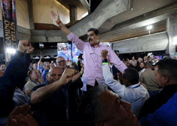 Maduro llama a los trabajadores petroleros a organizar una «gran protesta mundial» contra EEUU