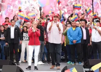 Maduro denuncia «terrorismo psicológico» de USA y reestructura la cúpula política del chavismo