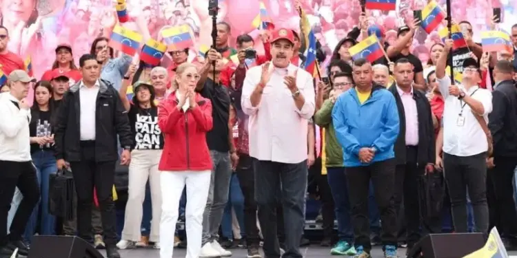 Maduro denuncia «terrorismo psicológico» de USA y reestructura la cúpula política del chavismo