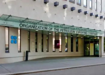 Opep mantiene sus estimaciones de demanda y proyecta un consumo récord para 2026