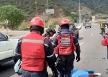 Un fallecido y dos heridos tras colisión en la autopista Caracas-La Guaira