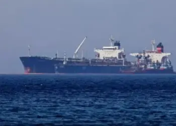 Superpetrolero cargado regresa a aguas venezolanas en medio de intercepciones