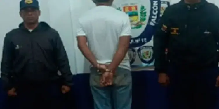 Detienen a docente de 46 años por actos lascivos contra cuatro estudiantes