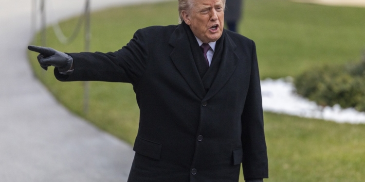 Trump dice que Venezuela le quitó «derechos petroleros» a EEUU y los quiere de vuelta