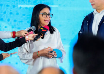 Vicepresidenta destaca la labor de aerolíneas al expandir conectividad frente a las agresiones externas