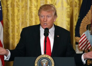 Trump confirma que Maduro está en el USS Iwo Jima y será «llevado» a Nueva York